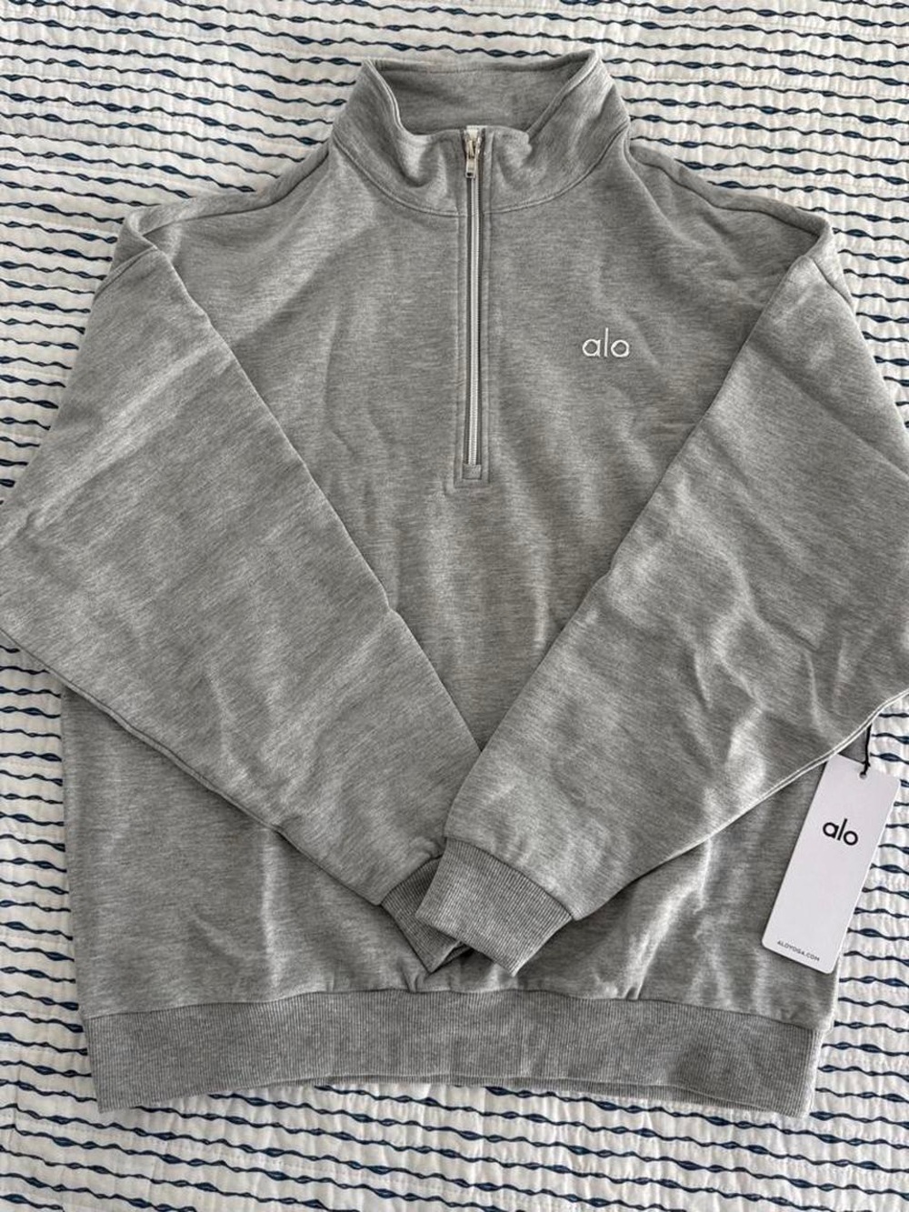 ALO Yoga Men’s Light Gray Half-Zip Pullover Sweatshirt